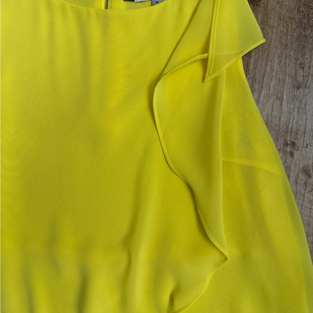 Jennifer Lopez Yellow Ruffle Blouse - Picture 5 of 9